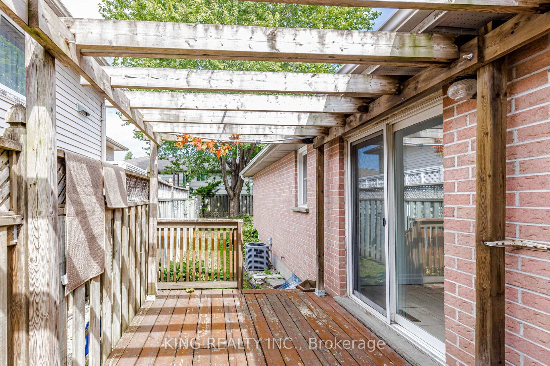 Photo 45 of 1738 Marconi Boulevard, London, East I — HOMEH