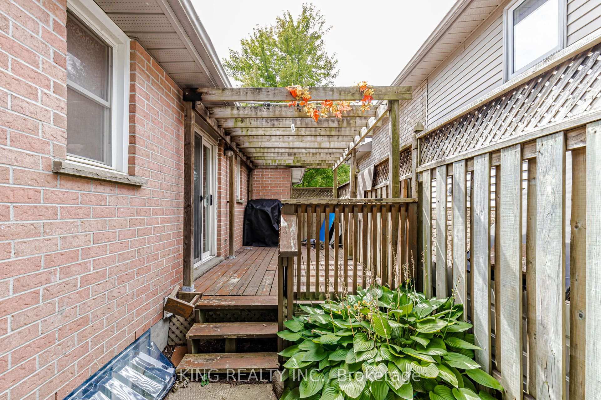 Photo 46 of 1738 Marconi Boulevard, London, East I — HOMEH