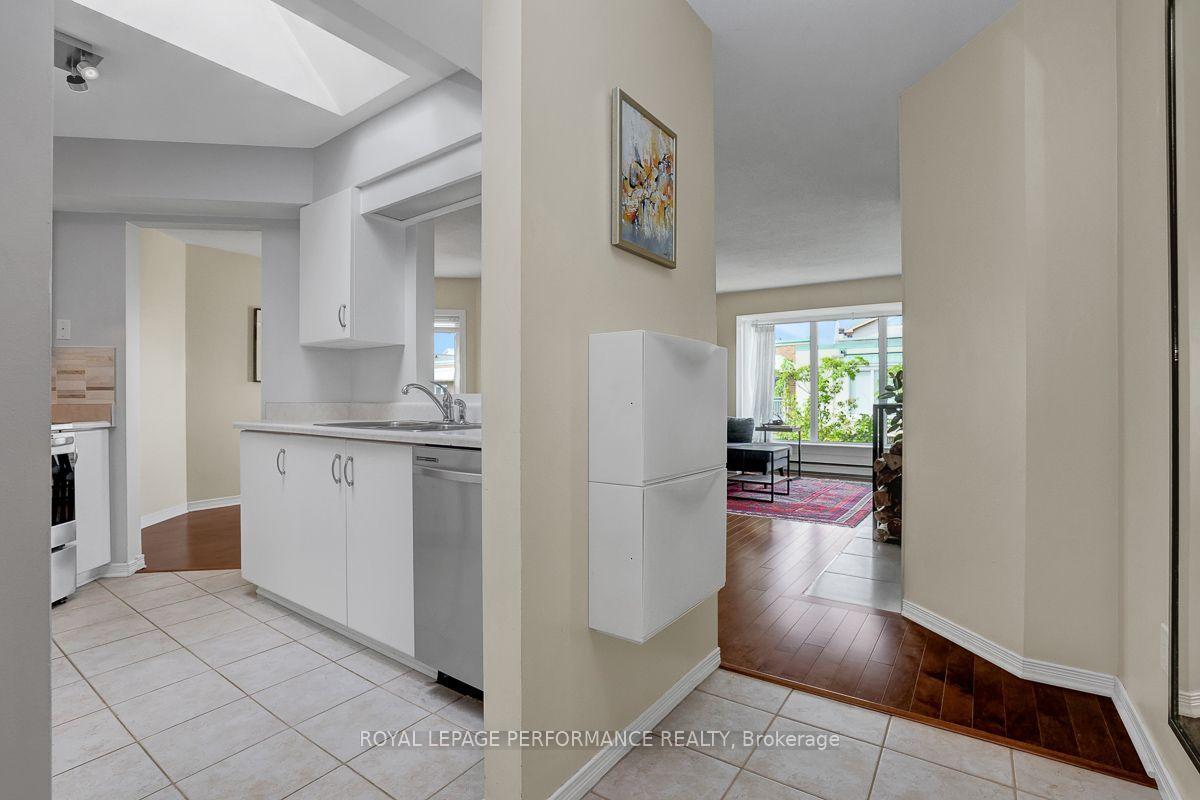 Photo 4 of Unit 401D, 1 Columbus Avenue, Ottawa, Overbrook — HOMEH