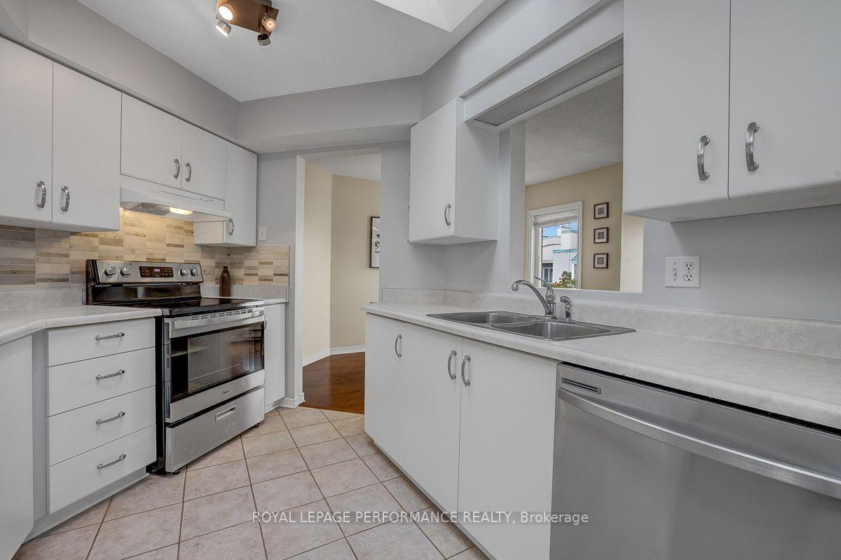 Photo 5 of Unit 401D, 1 Columbus Avenue, Ottawa, Overbrook — HOMEH