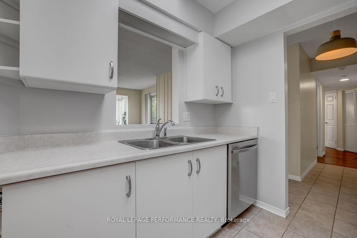 Photo 9 of Unit 401D, 1 Columbus Avenue, Ottawa, Overbrook — HOMEH