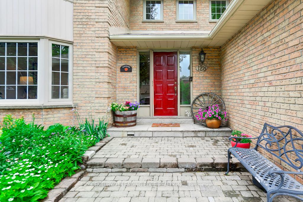 Photo 4 of 128 Reeve Drive, Markham, Markham Village — HOMEH