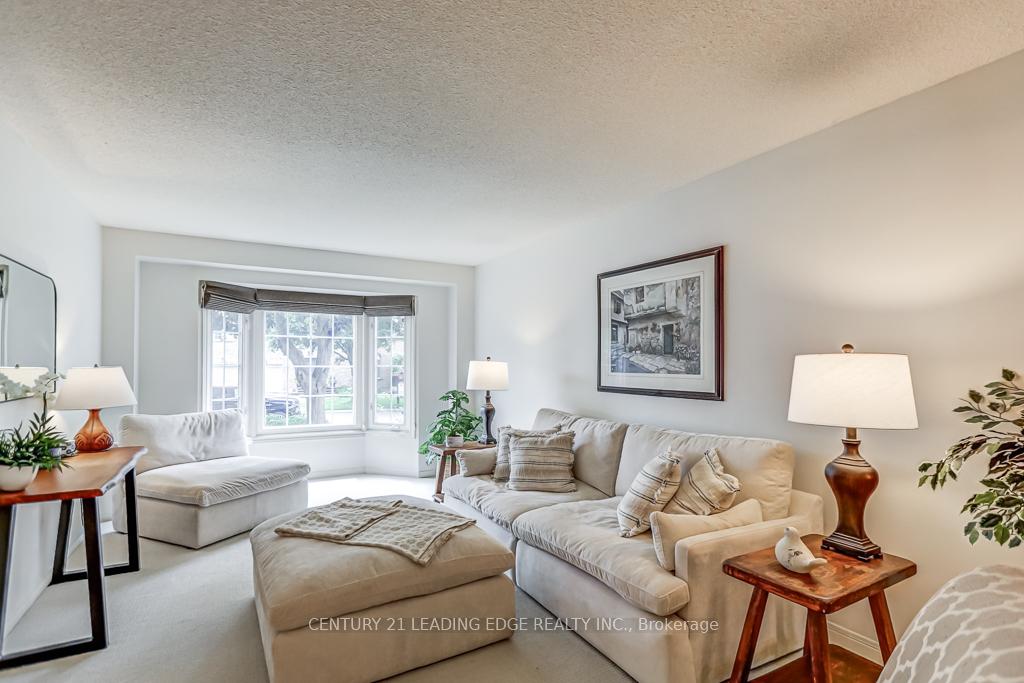 Photo 8 of 128 Reeve Drive, Markham, Markham Village — HOMEH