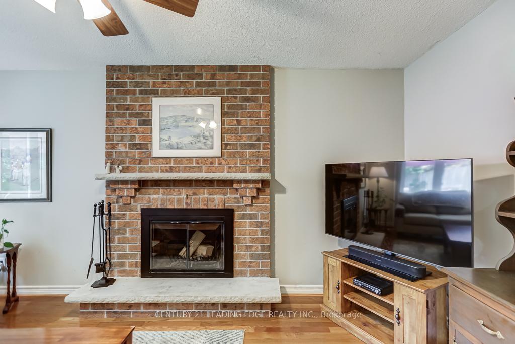 Photo 13 of 128 Reeve Drive, Markham, Markham Village — HOMEH