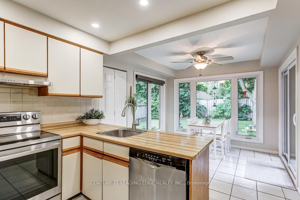 Photo 15 of 128 Reeve Drive, Markham, Markham Village — HOMEH