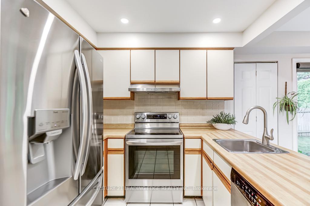 Photo 16 of 128 Reeve Drive, Markham, Markham Village — HOMEH