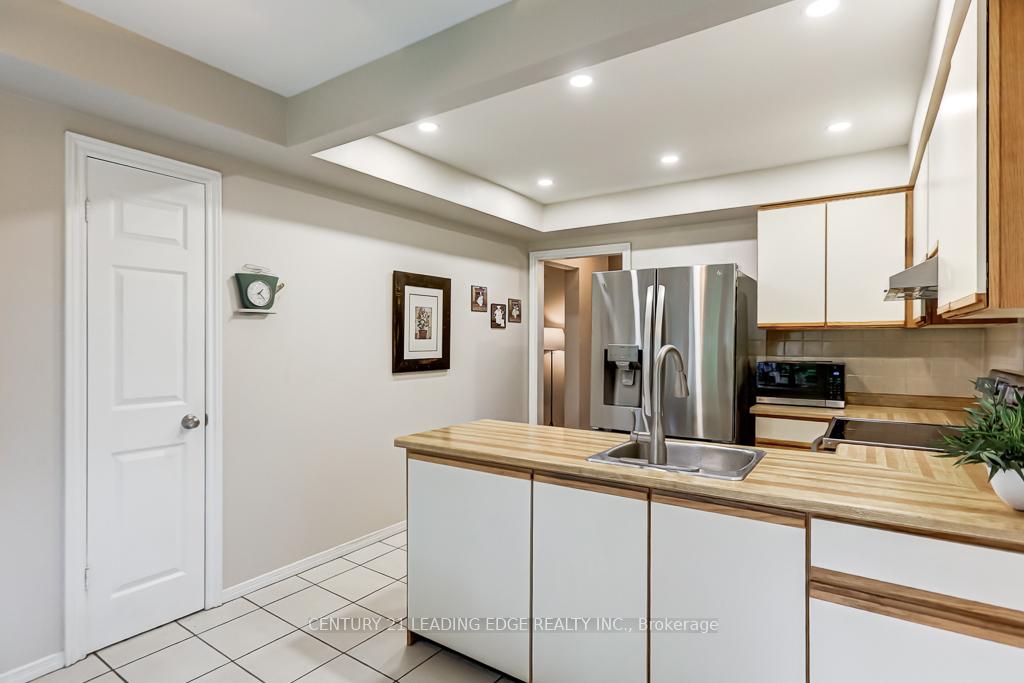 Photo 17 of 128 Reeve Drive, Markham, Markham Village — HOMEH