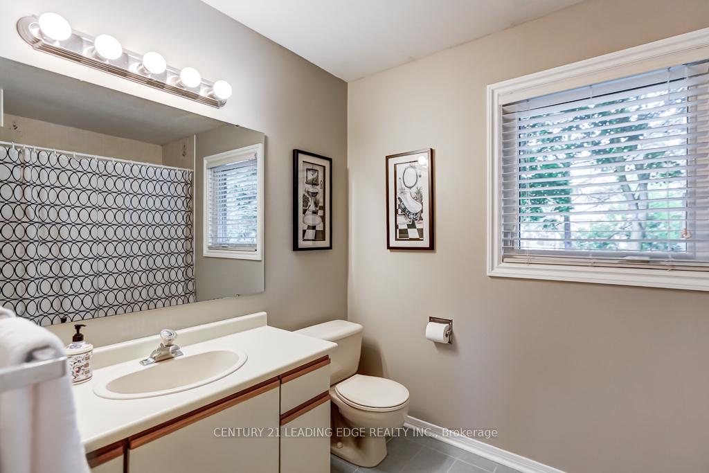 Photo 31 of 128 Reeve Drive, Markham, Markham Village — HOMEH