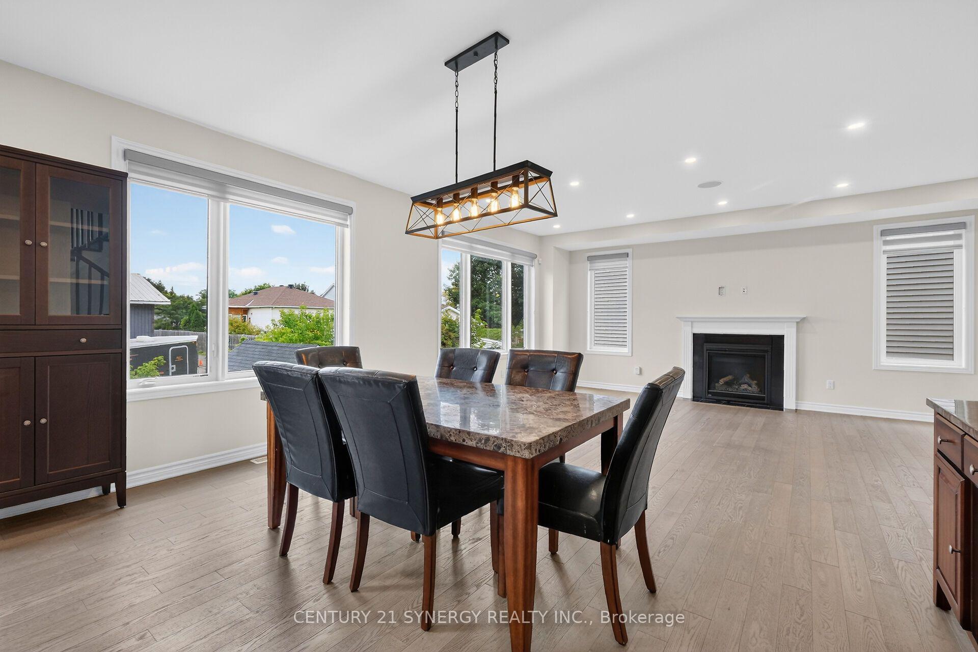 Photo 13 of 124 Des Aubrais Crescent, Ottawa, Chapel Hill South - Orleans Village — HOMEH