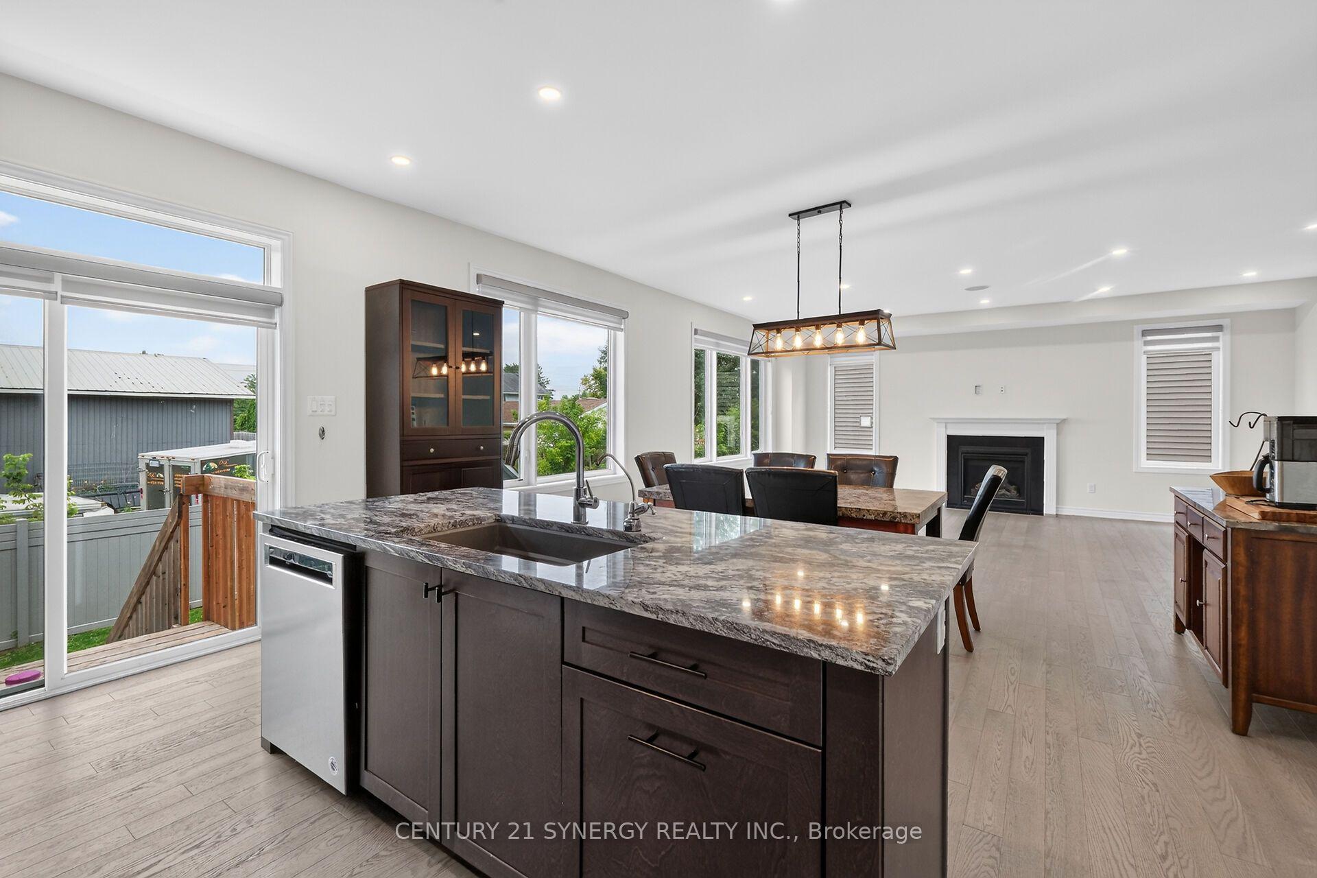 Photo 17 of 124 Des Aubrais Crescent, Ottawa, Chapel Hill South - Orleans Village — HOMEH