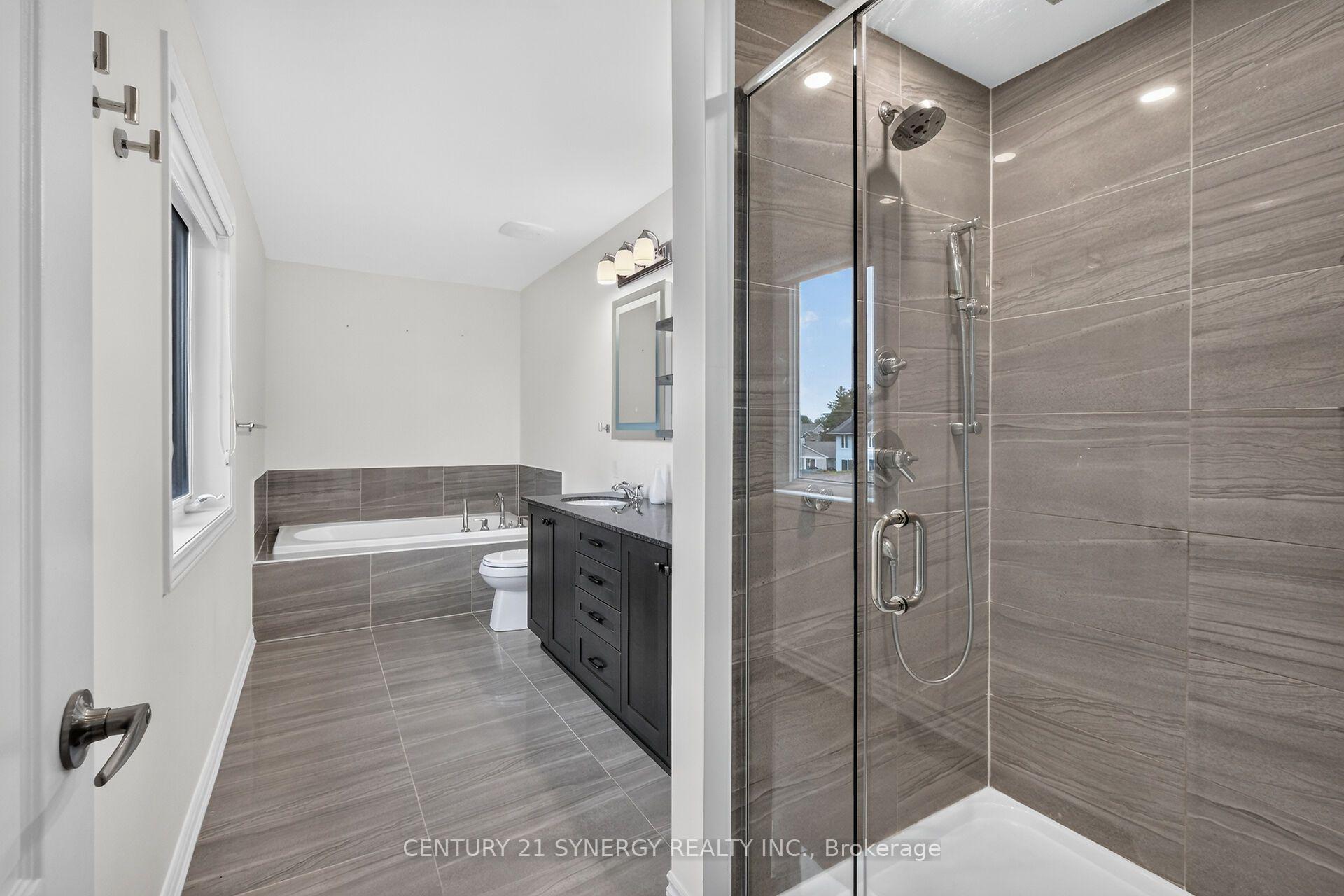Photo 34 of 124 Des Aubrais Crescent, Ottawa, Chapel Hill South - Orleans Village — HOMEH