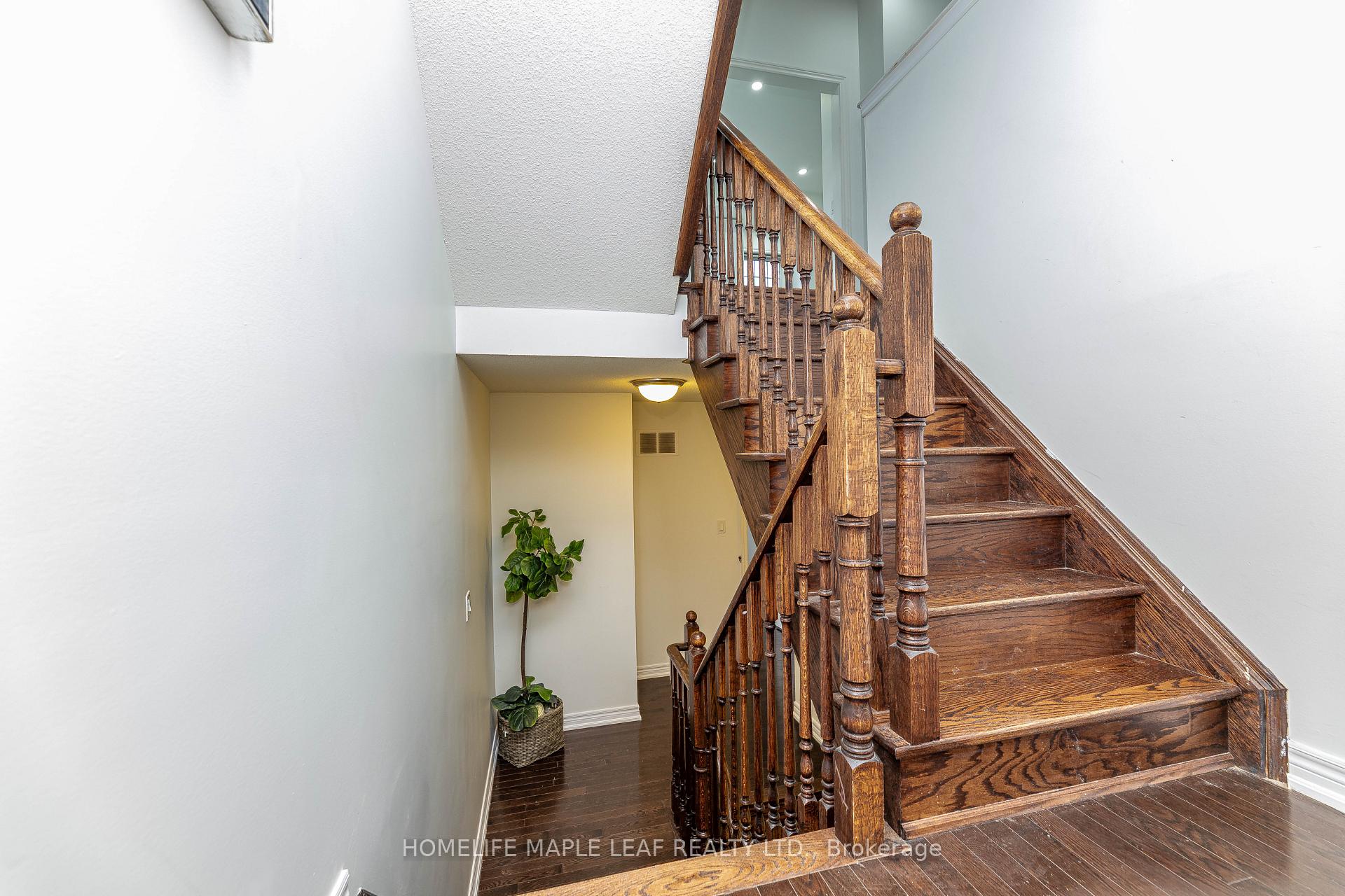 Photo 37 of 2 Cedarland Road E, Brampton, Credit Valley — HOMEH