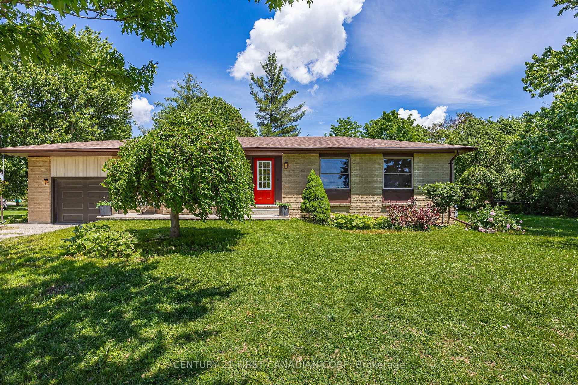 Photo 5 of 34314 Denfield Road, Lucan Biddulph, Clandeboye — HOMEH