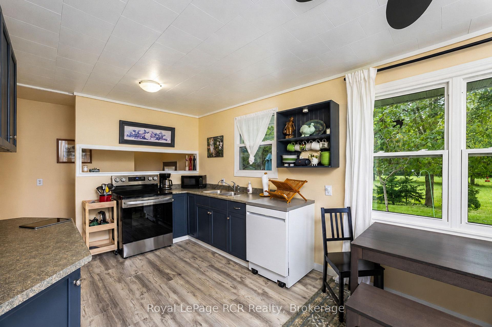 Photo 11 of 046285 Old Mail Road, Meaford — HOMEH