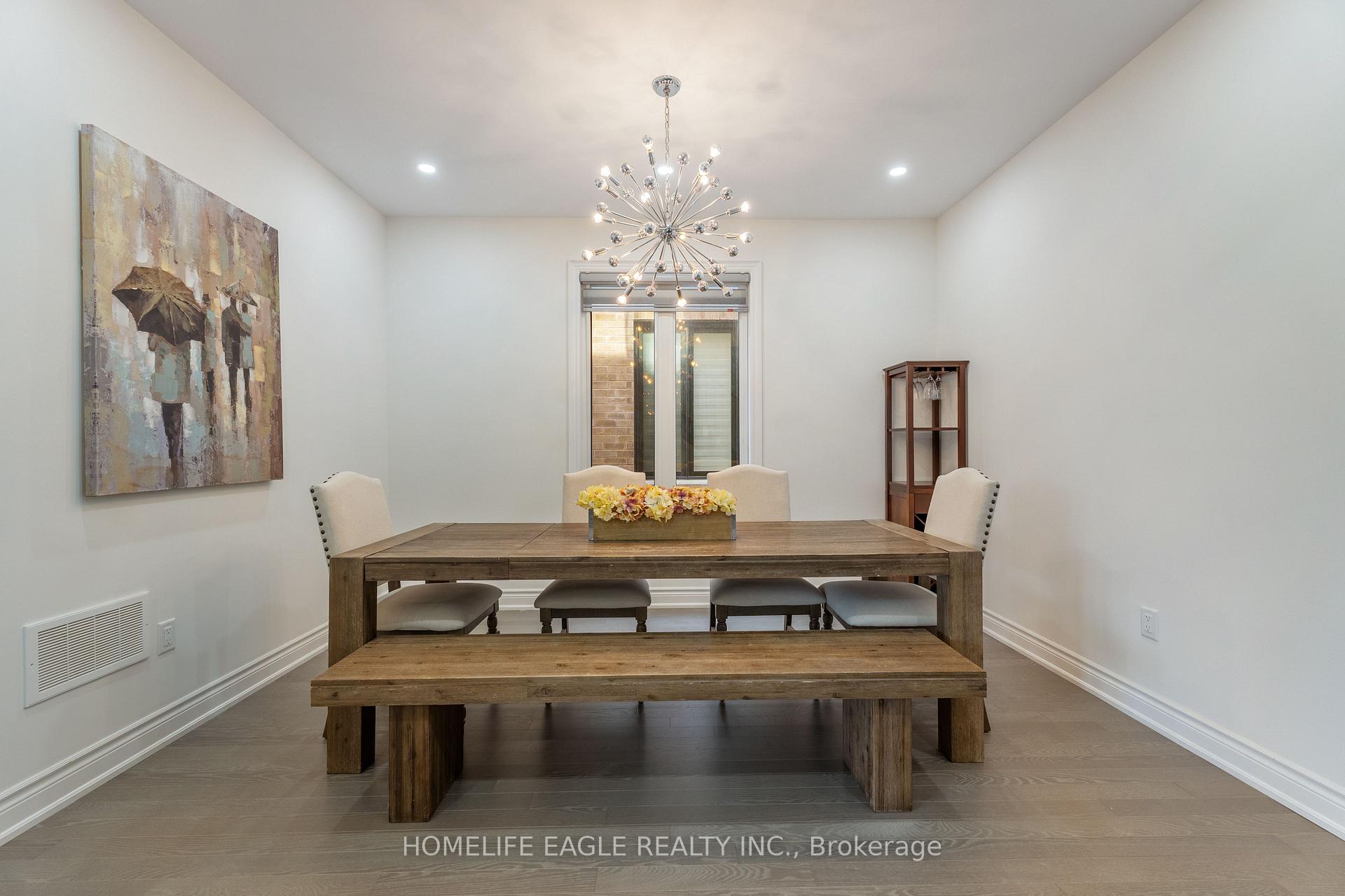 Photo 4 of 58 Tesla Crescent, East Gwillimbury, Holland Landing — HOMEH