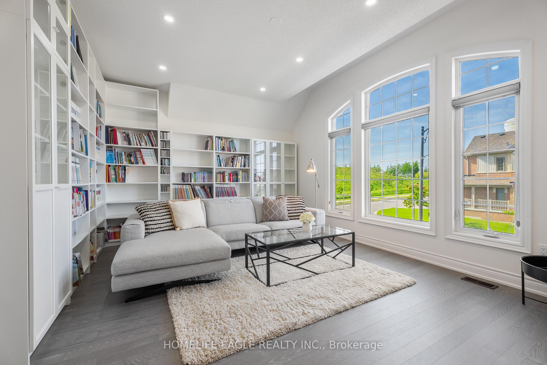 Photo 9 of 58 Tesla Crescent, East Gwillimbury, Holland Landing — HOMEH
