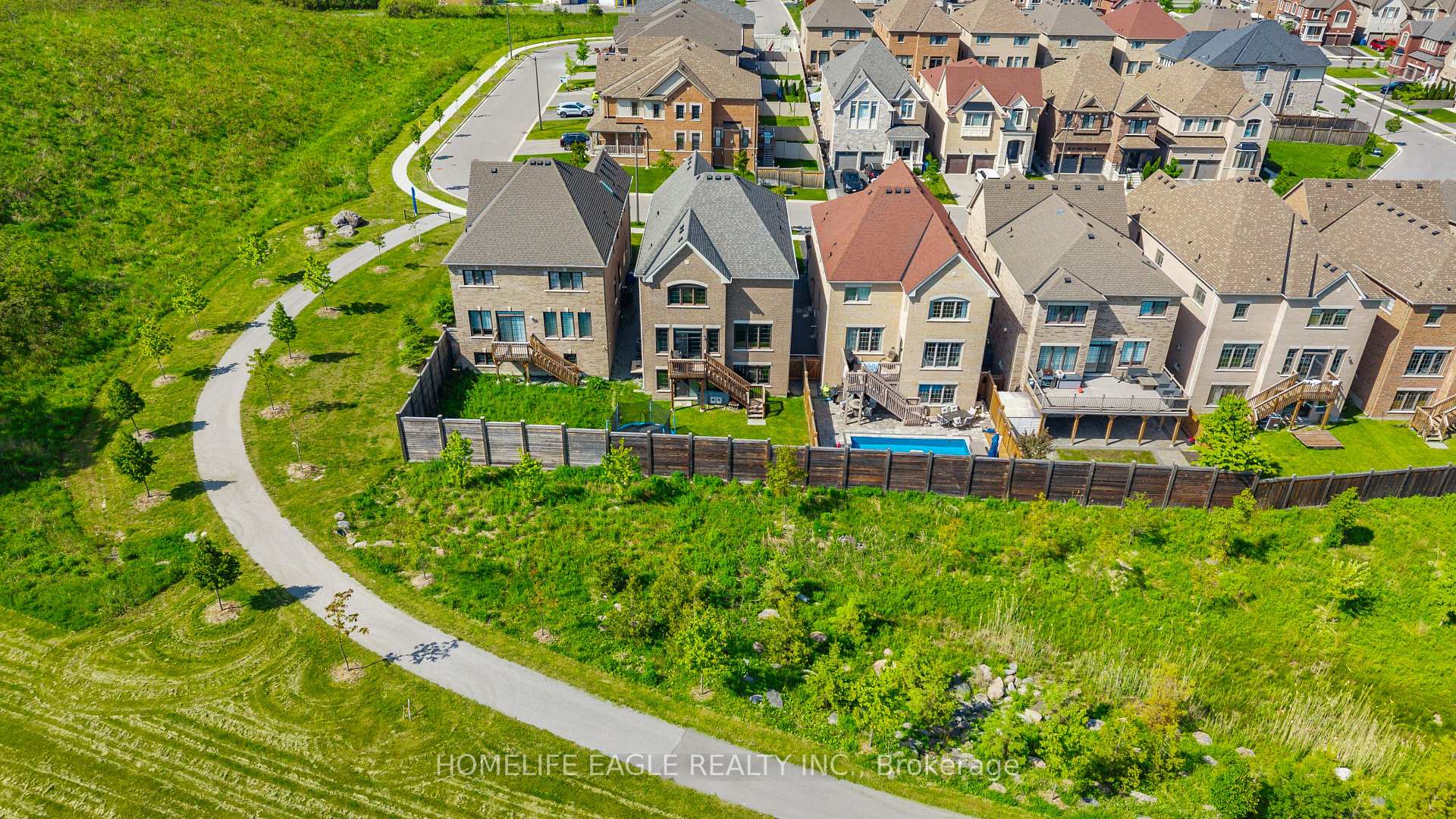 Photo 22 of 58 Tesla Crescent, East Gwillimbury, Holland Landing — HOMEH