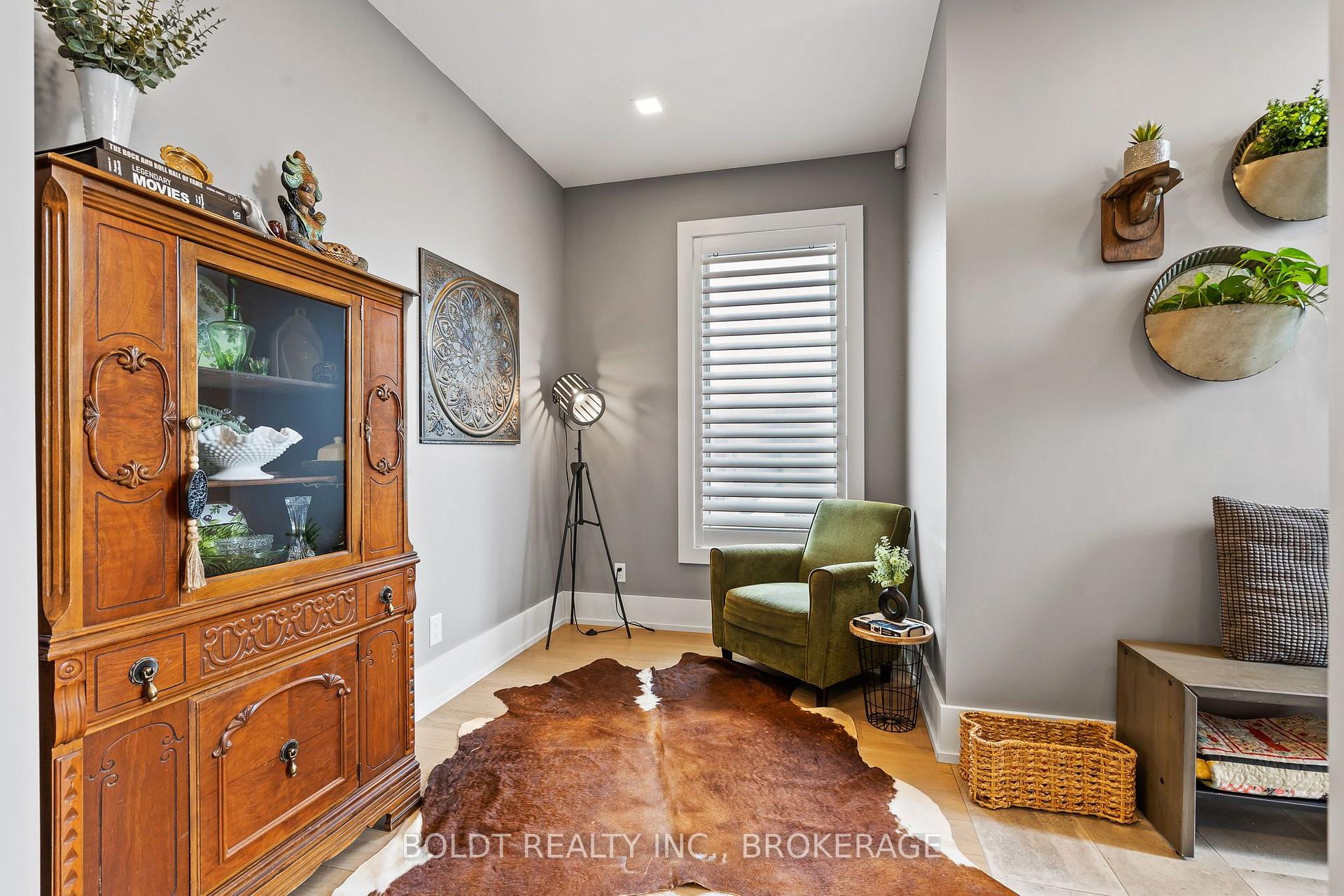 Photo 7 of 90 Videl Crescent N, St. Catharines, Grapeview — HOMEH