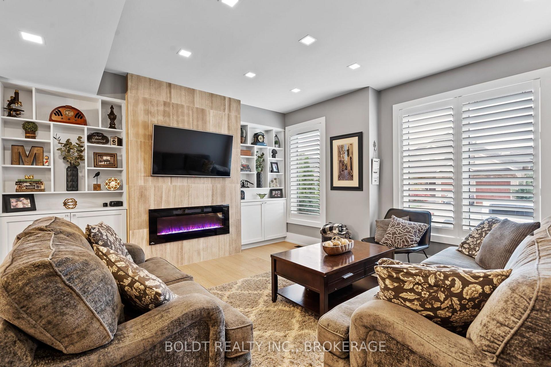 Photo 8 of 90 Videl Crescent N, St. Catharines, Grapeview — HOMEH