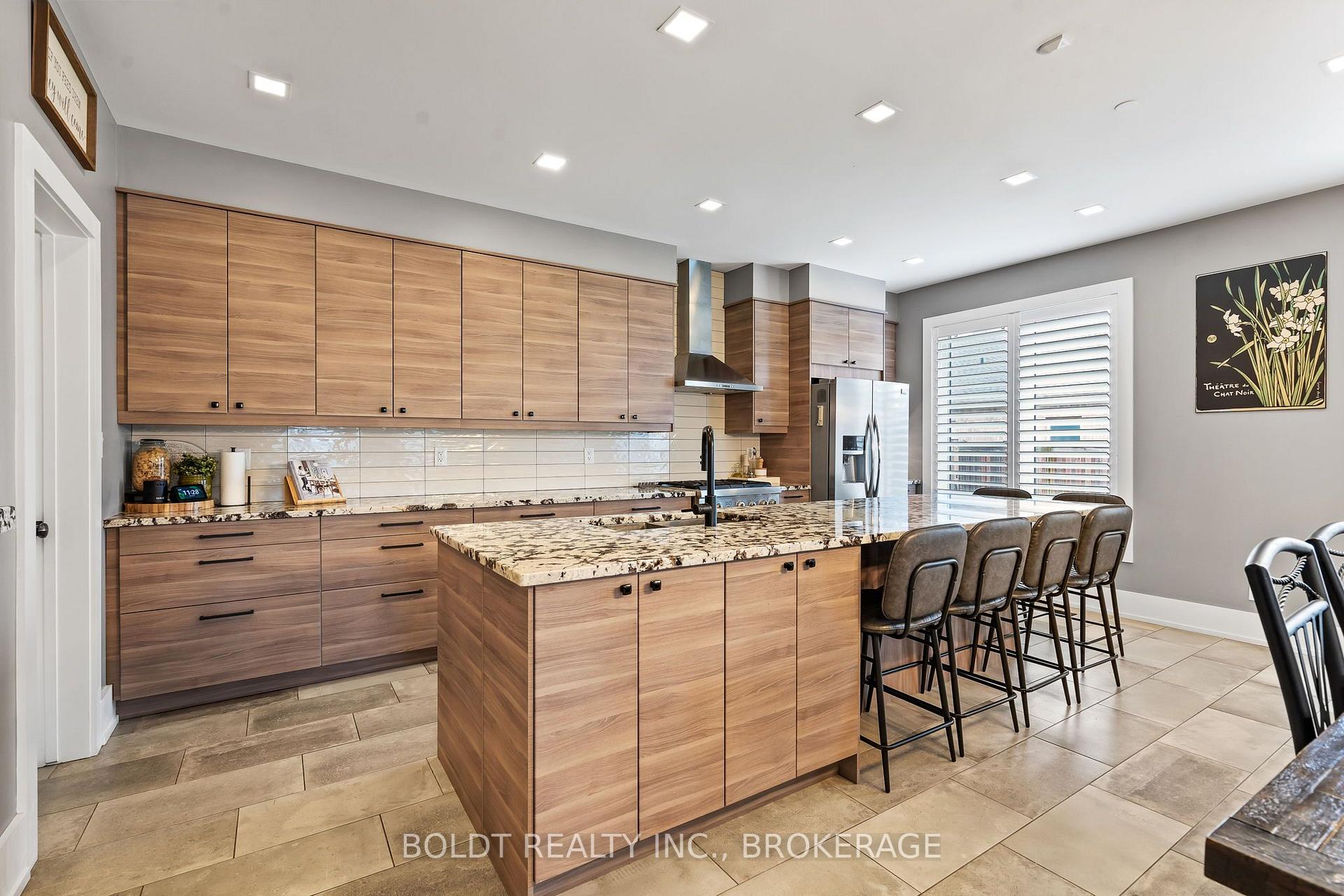 Photo 11 of 90 Videl Crescent N, St. Catharines, Grapeview — HOMEH