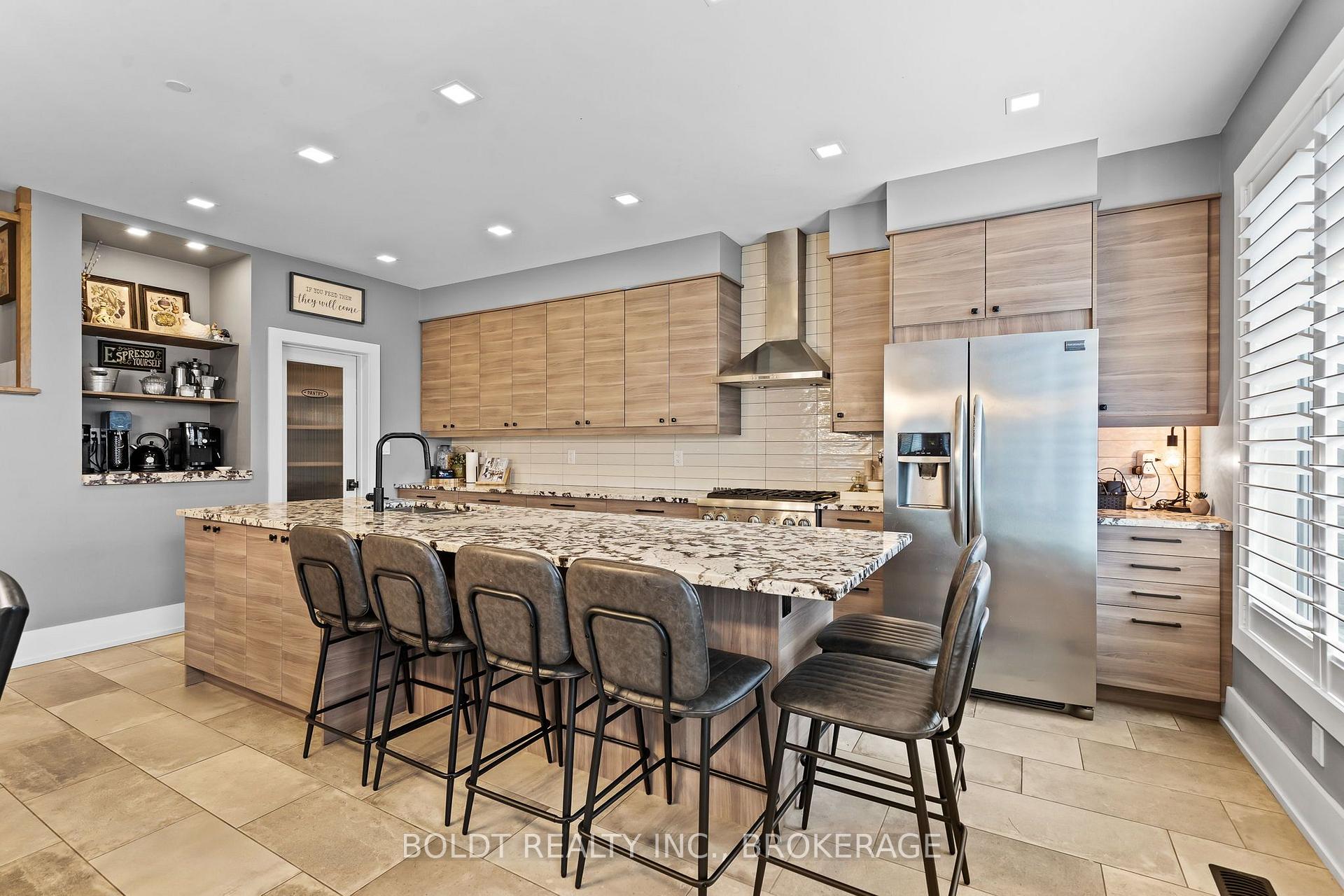 Photo 12 of 90 Videl Crescent N, St. Catharines, Grapeview — HOMEH