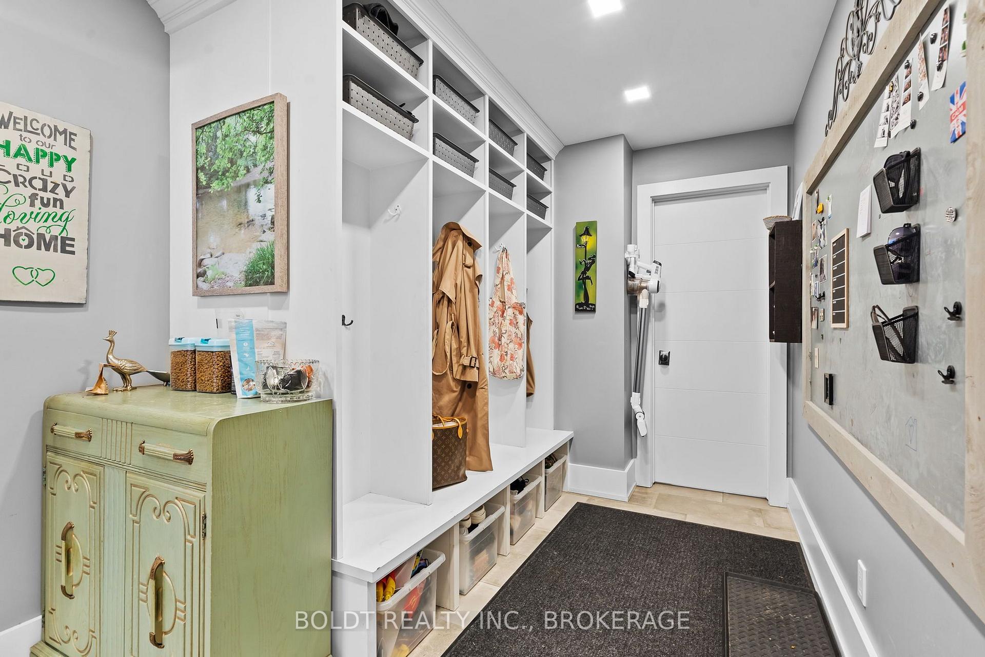Photo 15 of 90 Videl Crescent N, St. Catharines, Grapeview — HOMEH