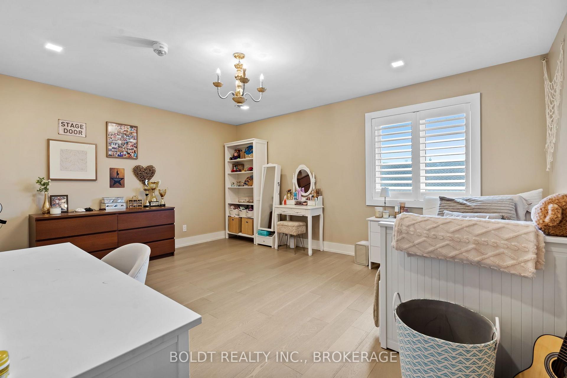 Photo 24 of 90 Videl Crescent N, St. Catharines, Grapeview — HOMEH