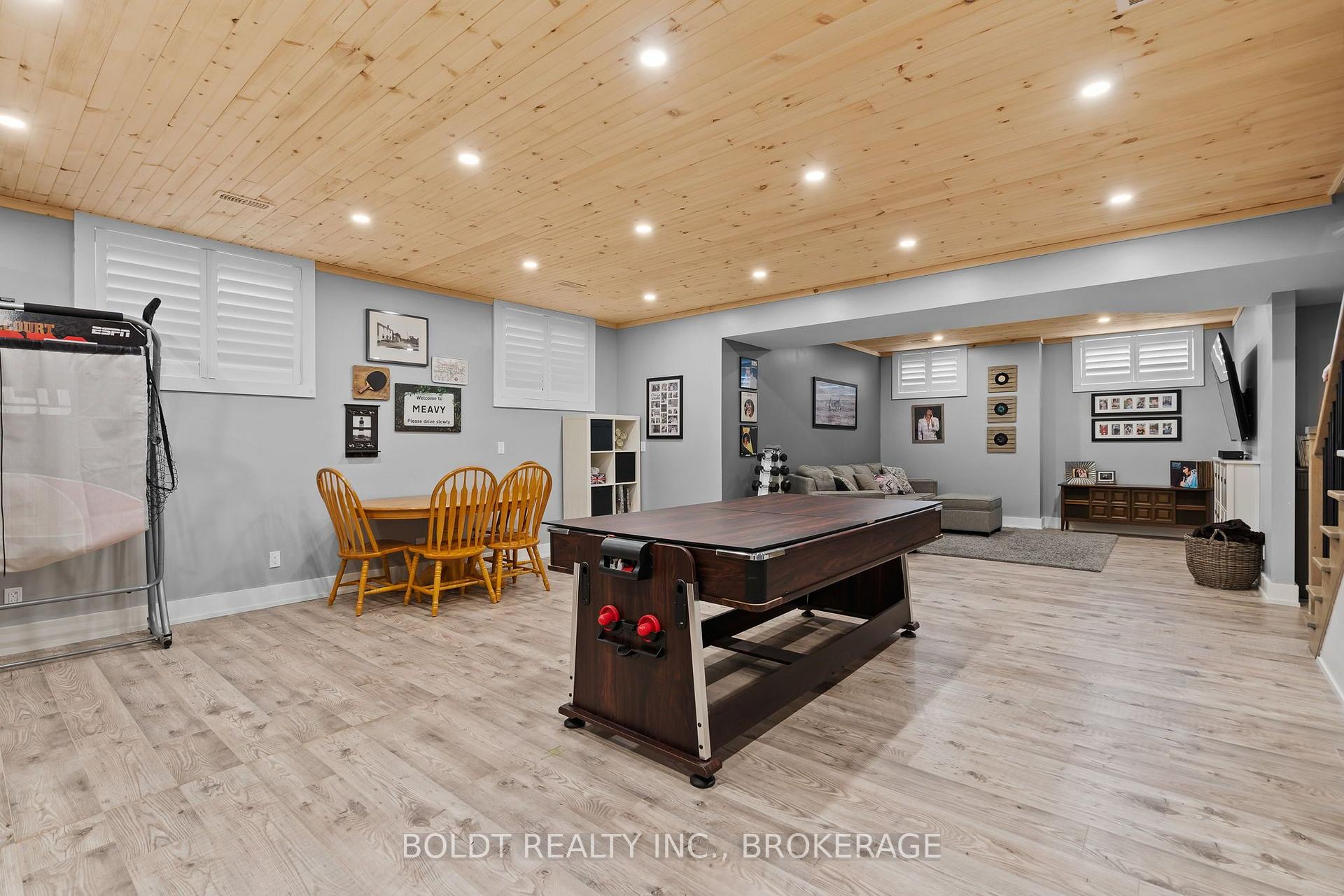 Photo 32 of 90 Videl Crescent N, St. Catharines, Grapeview — HOMEH