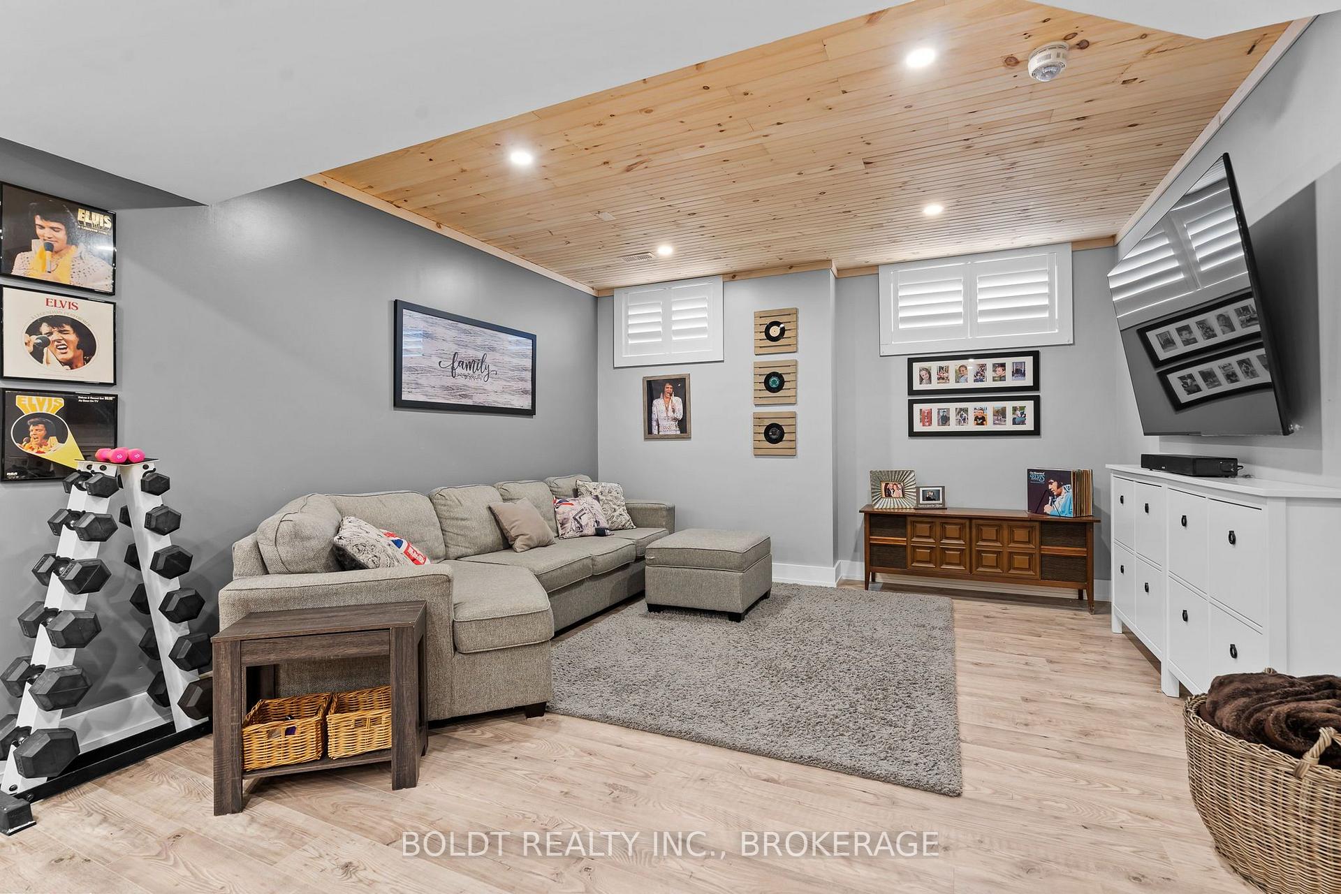 Photo 33 of 90 Videl Crescent N, St. Catharines, Grapeview — HOMEH