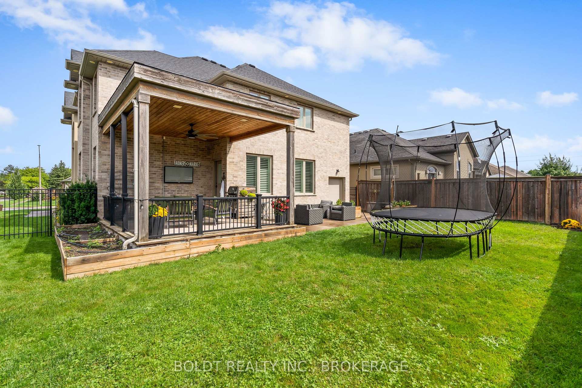 Photo 37 of 90 Videl Crescent N, St. Catharines, Grapeview — HOMEH