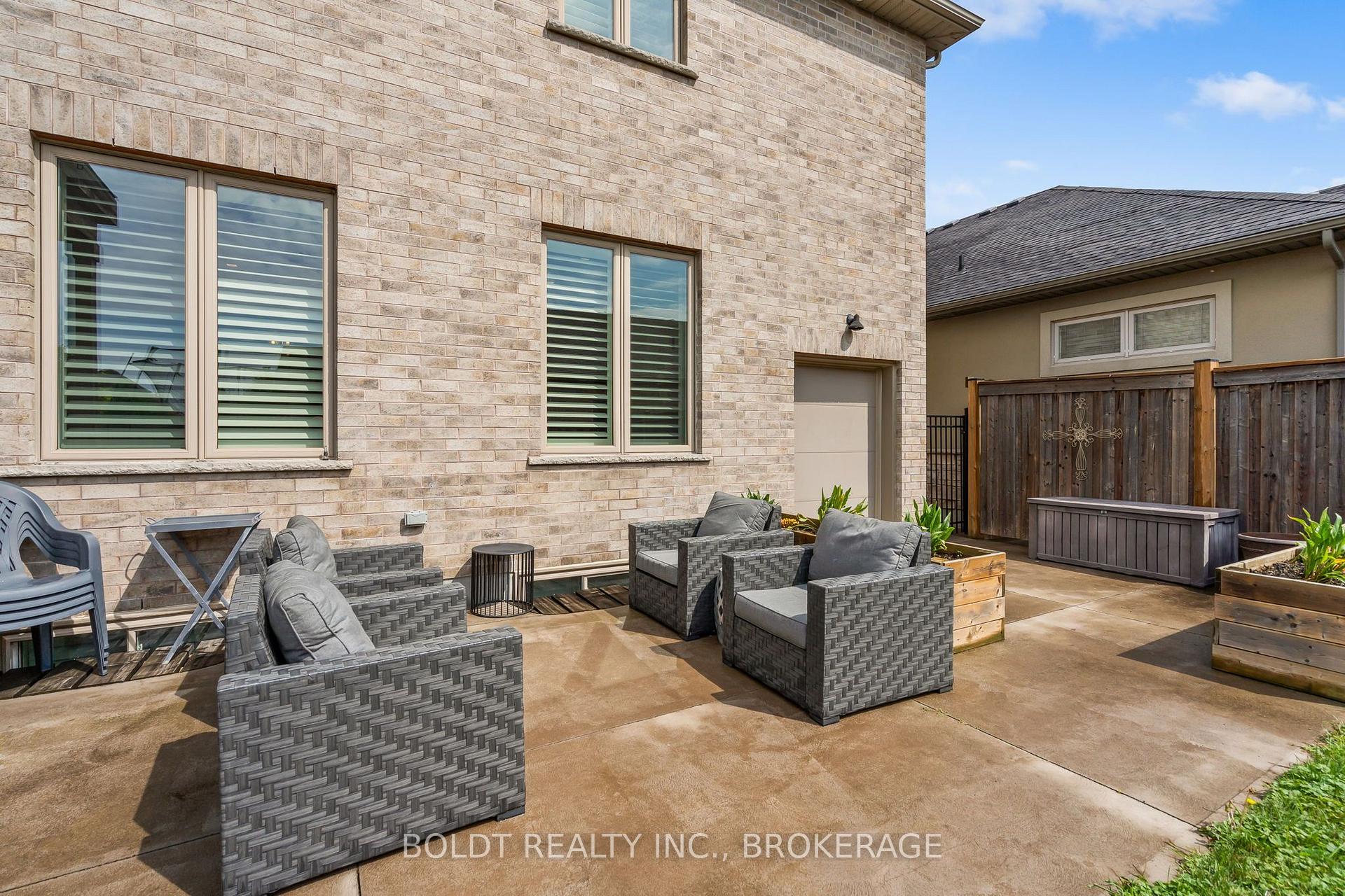 Photo 40 of 90 Videl Crescent N, St. Catharines, Grapeview — HOMEH
