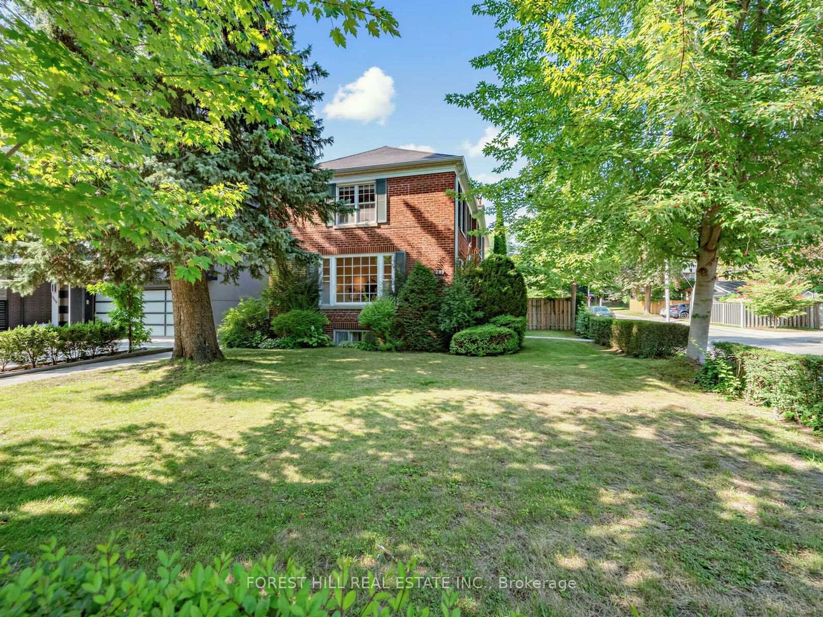 Photo 2 of 552 St Clements Avenue, Toronto, Forest Hill North — HOMEH