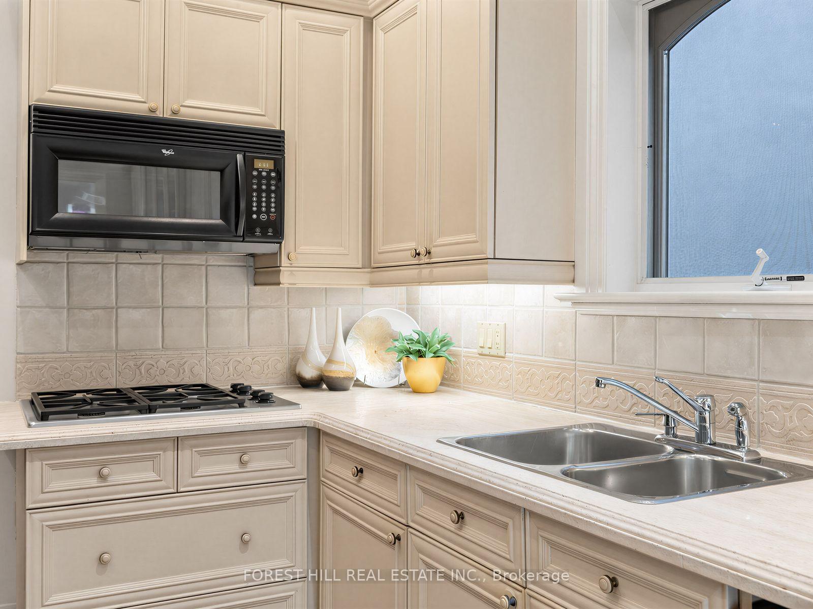 Photo 14 of 552 St Clements Avenue, Toronto, Forest Hill North — HOMEH