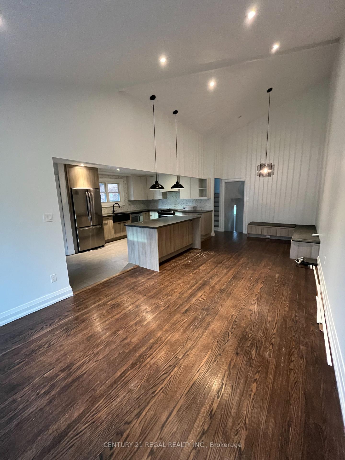 Photo 2 of 127 Bellman Avenue, Etobicoke, Alderwood — HOMEH