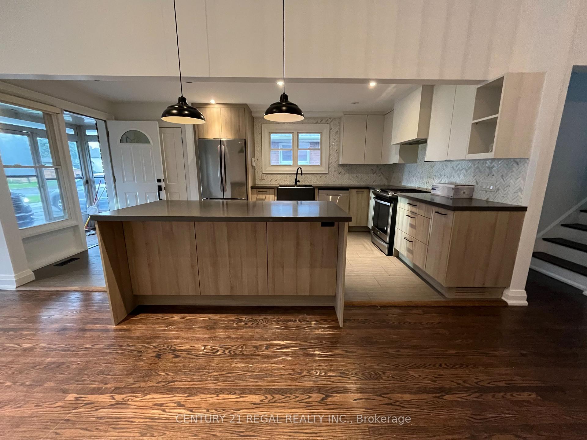 Photo 3 of 127 Bellman Avenue, Etobicoke, Alderwood — HOMEH