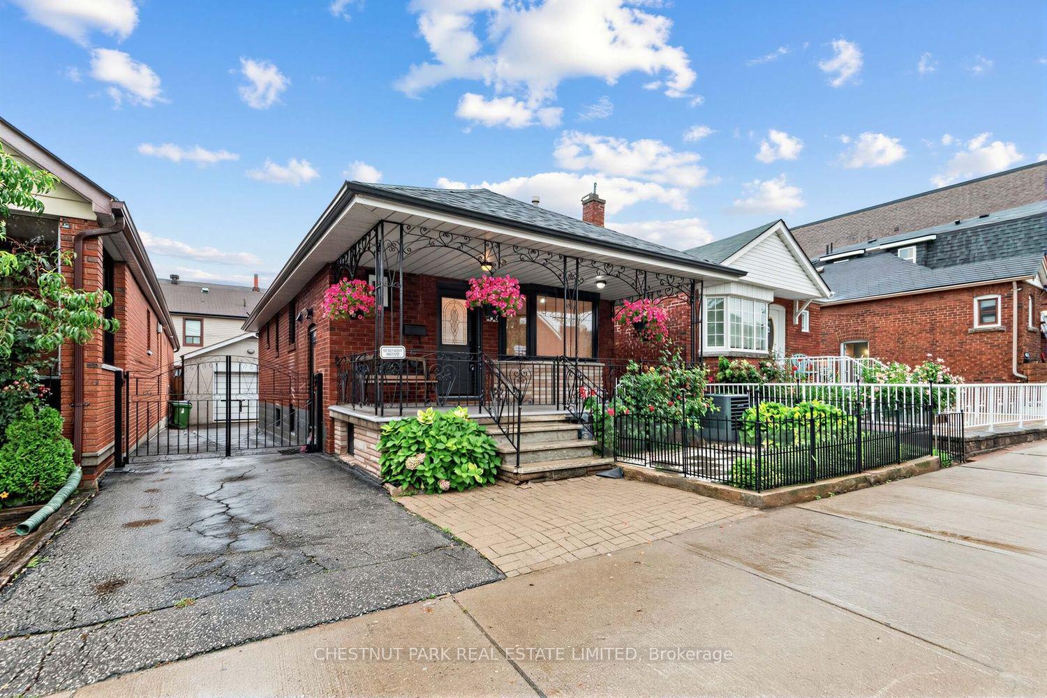 Front of 436 Oakwood Avenue