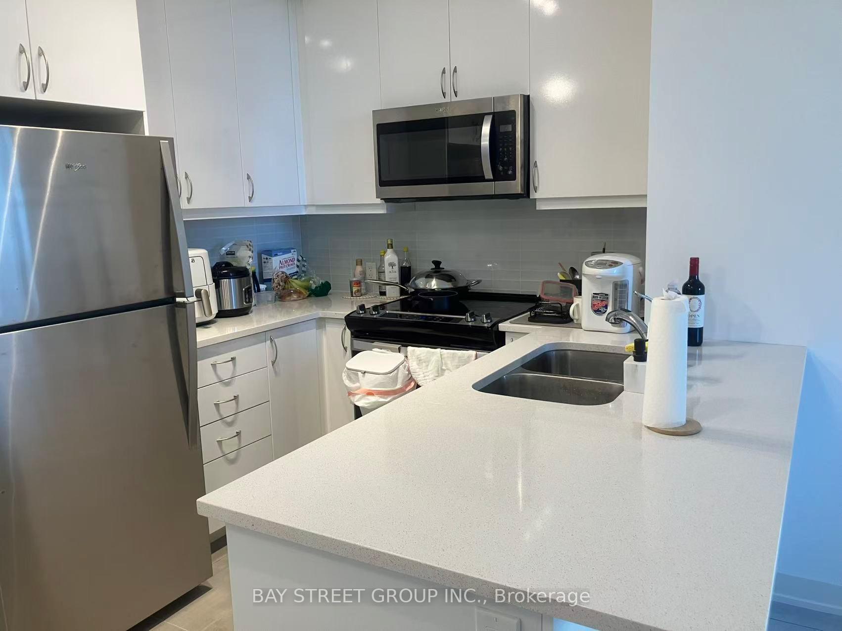 Photo 7 of Unit 919, 4955 Yonge Street, North York, Willowdale East — HOMEH