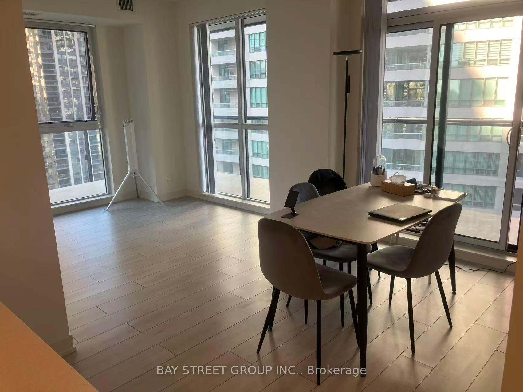 Photo 8 of Unit 919, 4955 Yonge Street, North York, Willowdale East — HOMEH