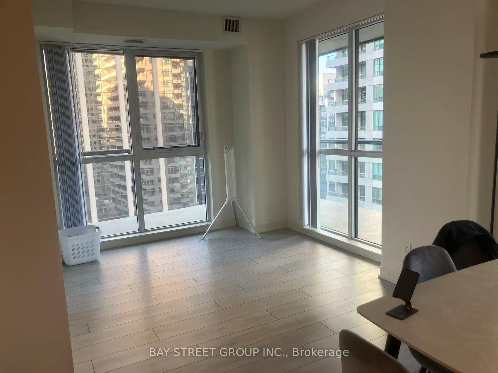 Photo 9 of Unit 919, 4955 Yonge Street, North York, Willowdale East — HOMEH