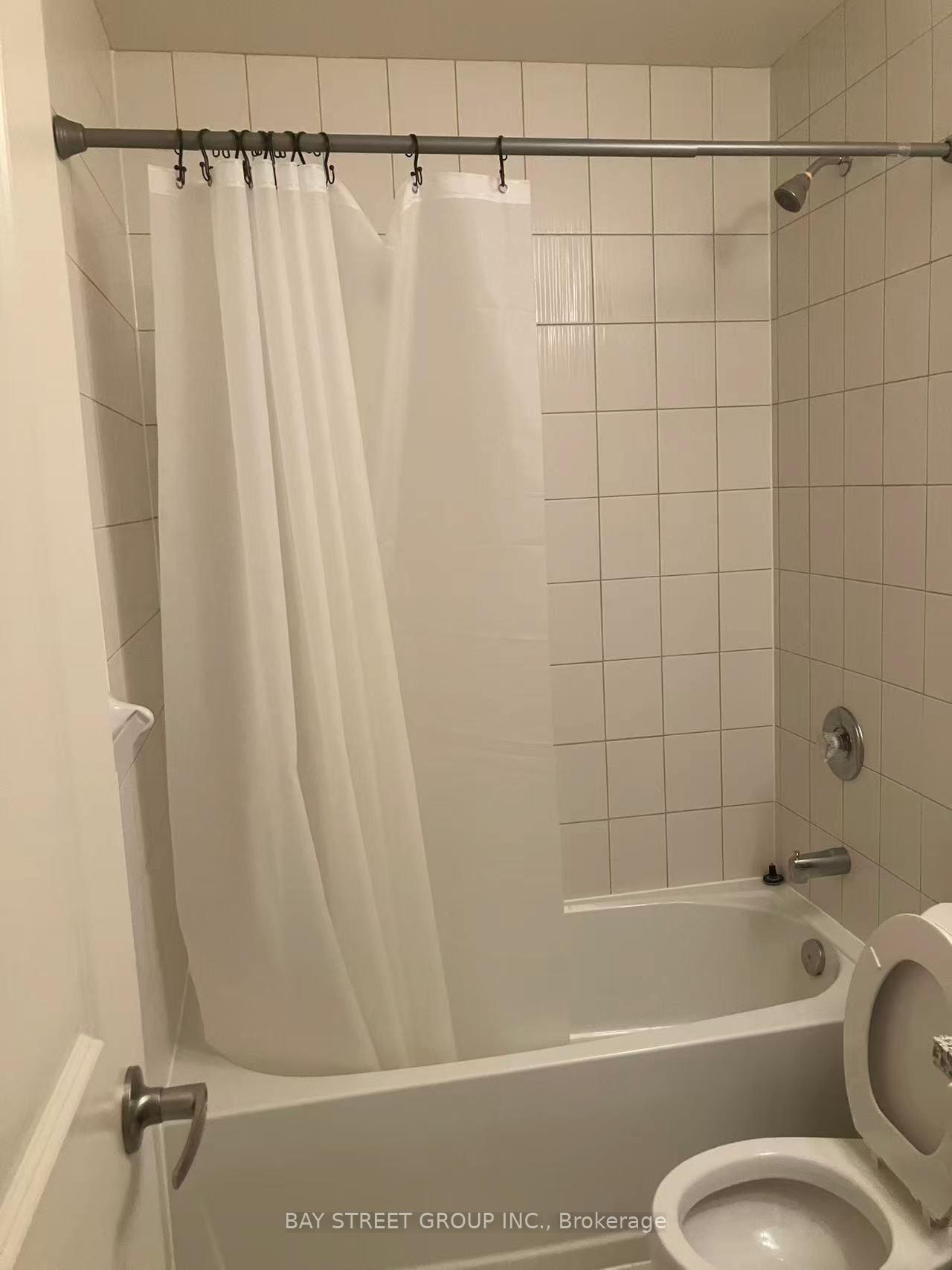 Photo 13 of Unit 919, 4955 Yonge Street, North York, Willowdale East — HOMEH