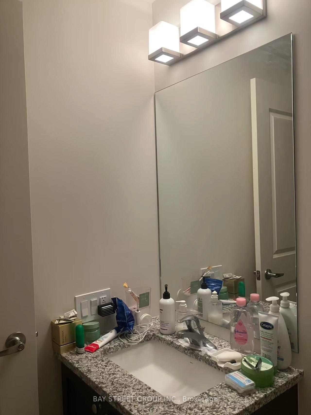 Photo 15 of Unit 919, 4955 Yonge Street, North York, Willowdale East — HOMEH