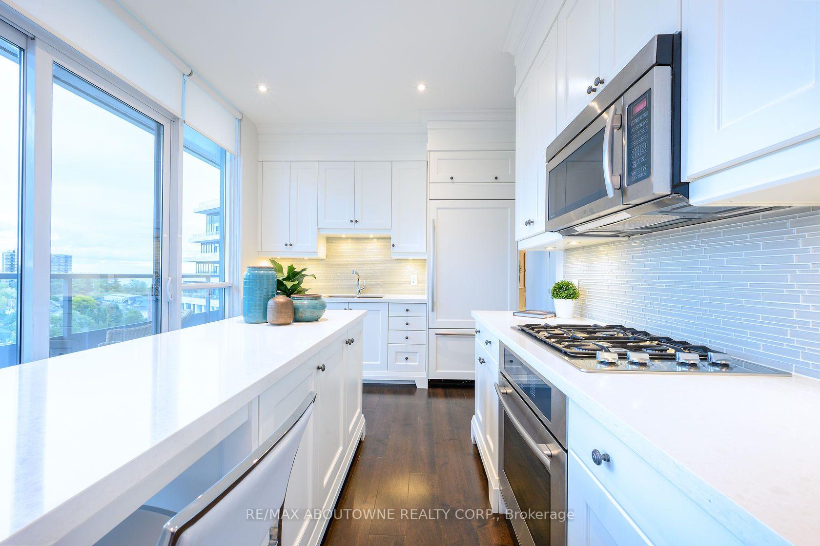 Photo 7 of Unit 815, 11 Bronte Road, Oakville, Bronte — HOMEH
