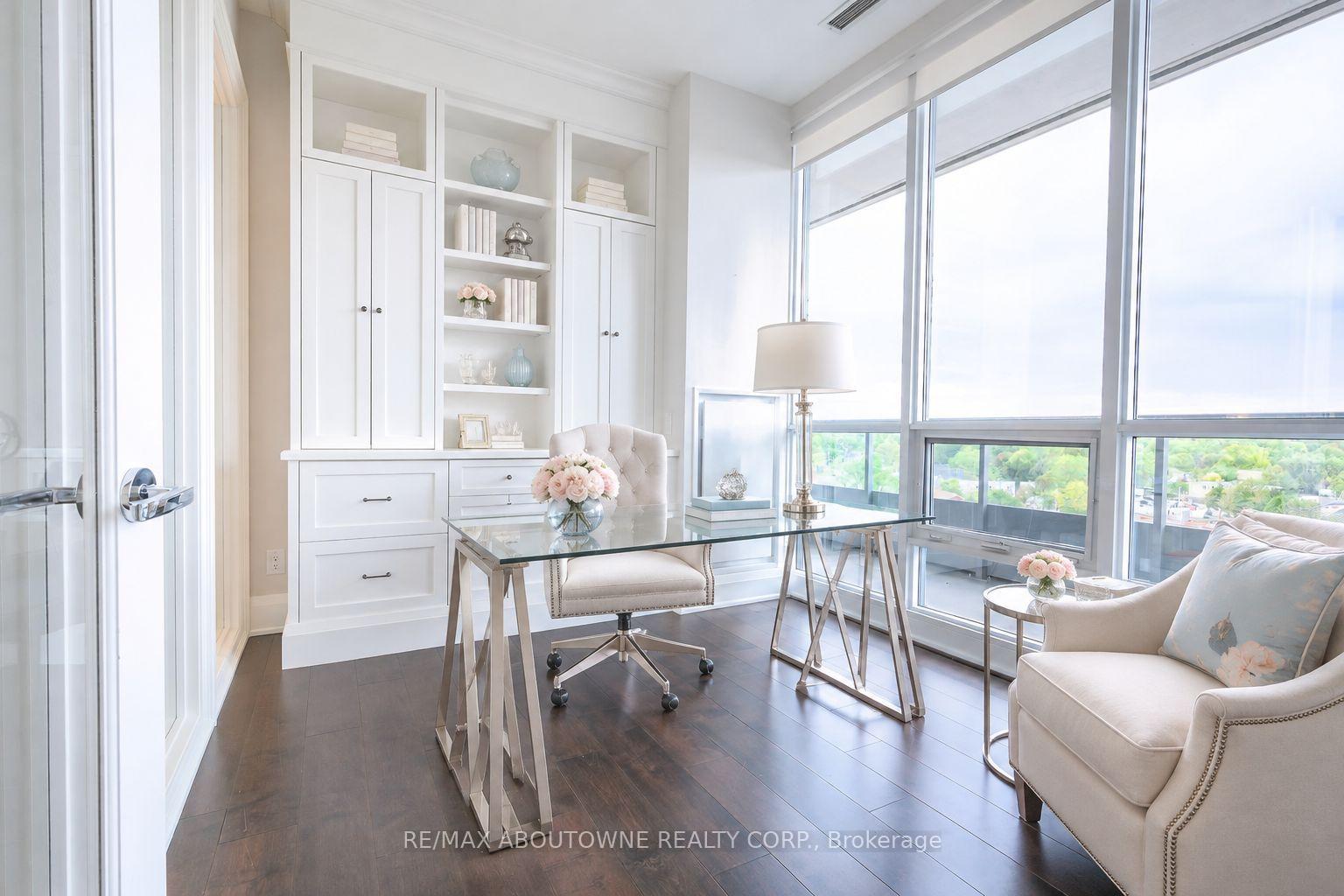 Photo 3 of Unit 815, 11 Bronte Road, Oakville, Bronte — HOMEH