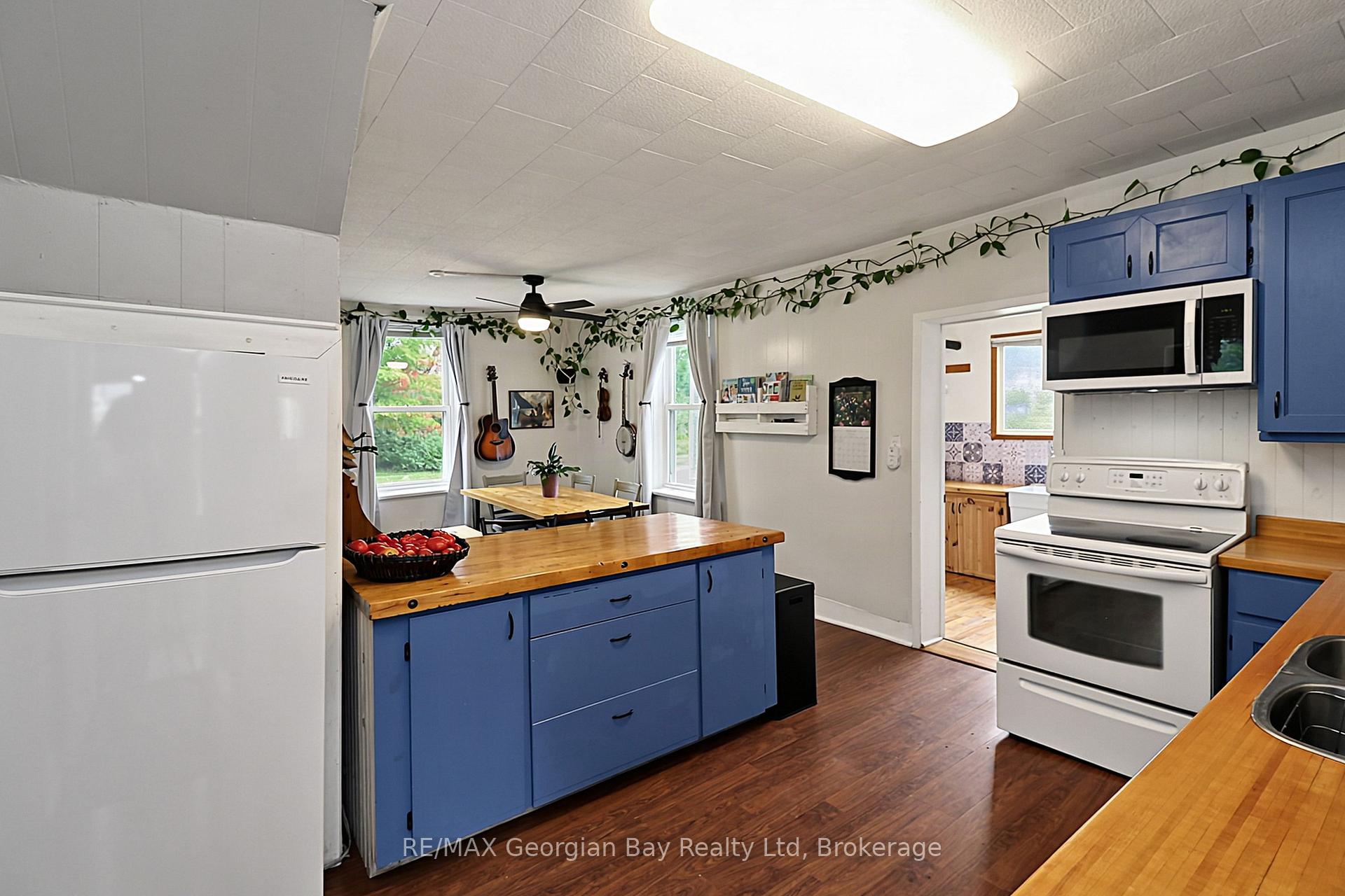 Photo 9 of 154 Robert Street W, Penetanguishene — HOMEH