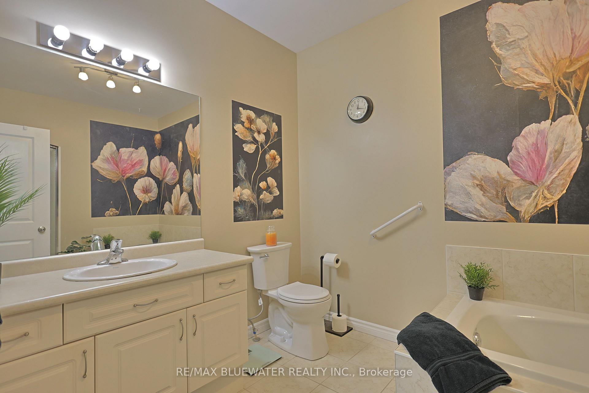 Photo 35 of 13 Oakwood Links Lane, South Huron, Stephen — HOMEH