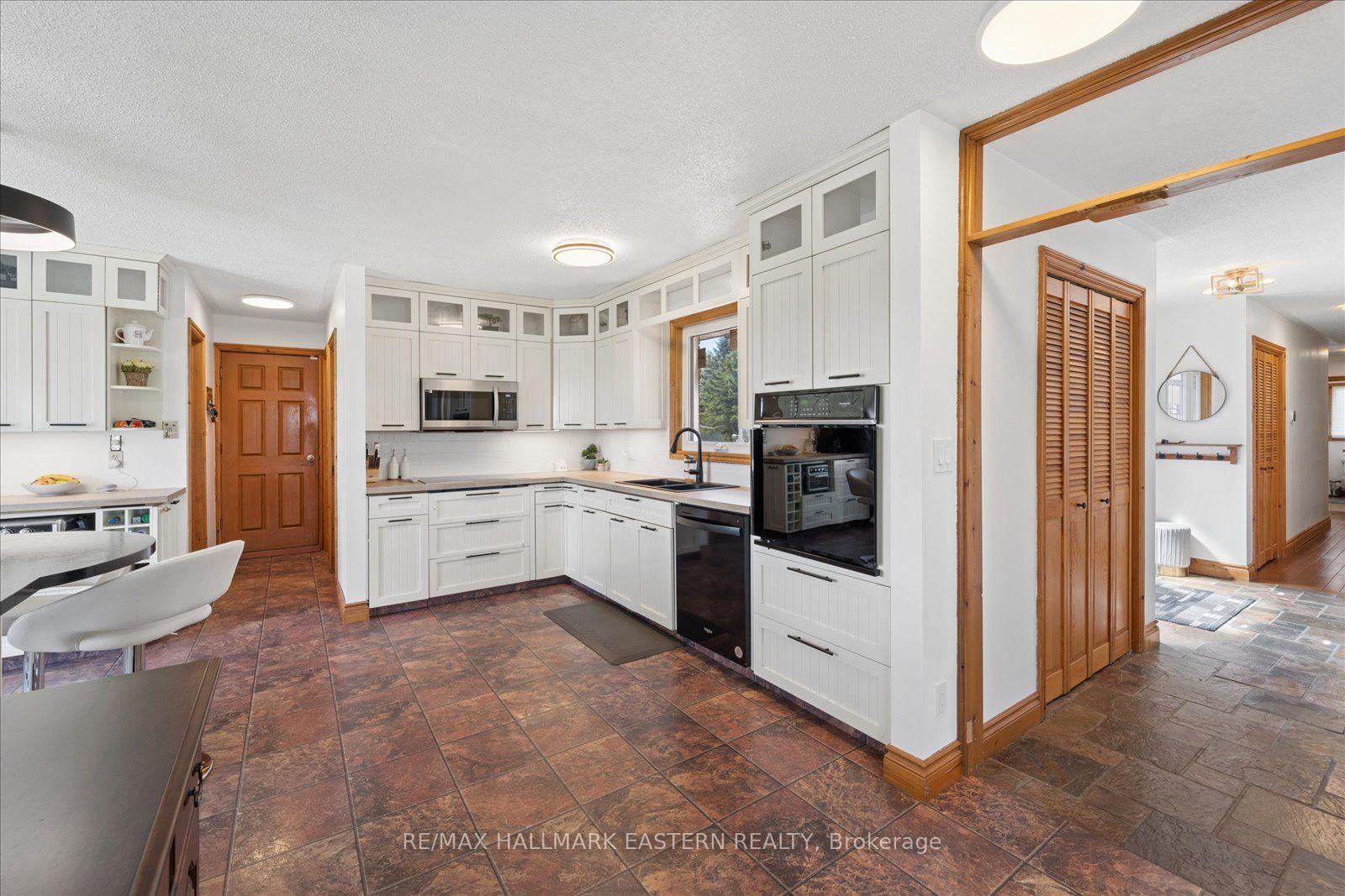 Photo 16 of 49 Grandview Drive, Kawartha Lakes, Emily — HOMEH
