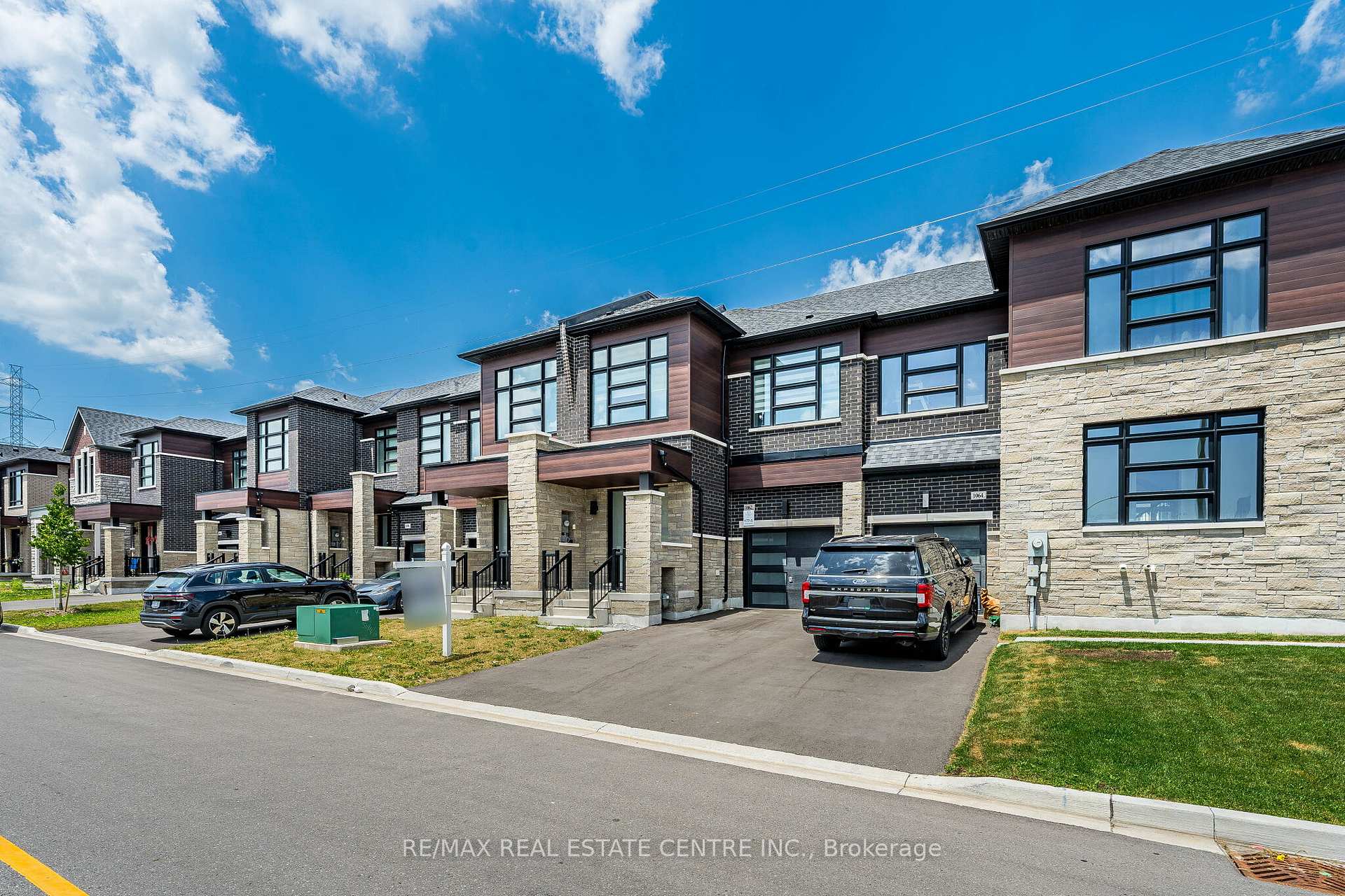 Photo 3 of 1062 Skyridge Boulevard, Pickering, Rural Pickering — HOMEH