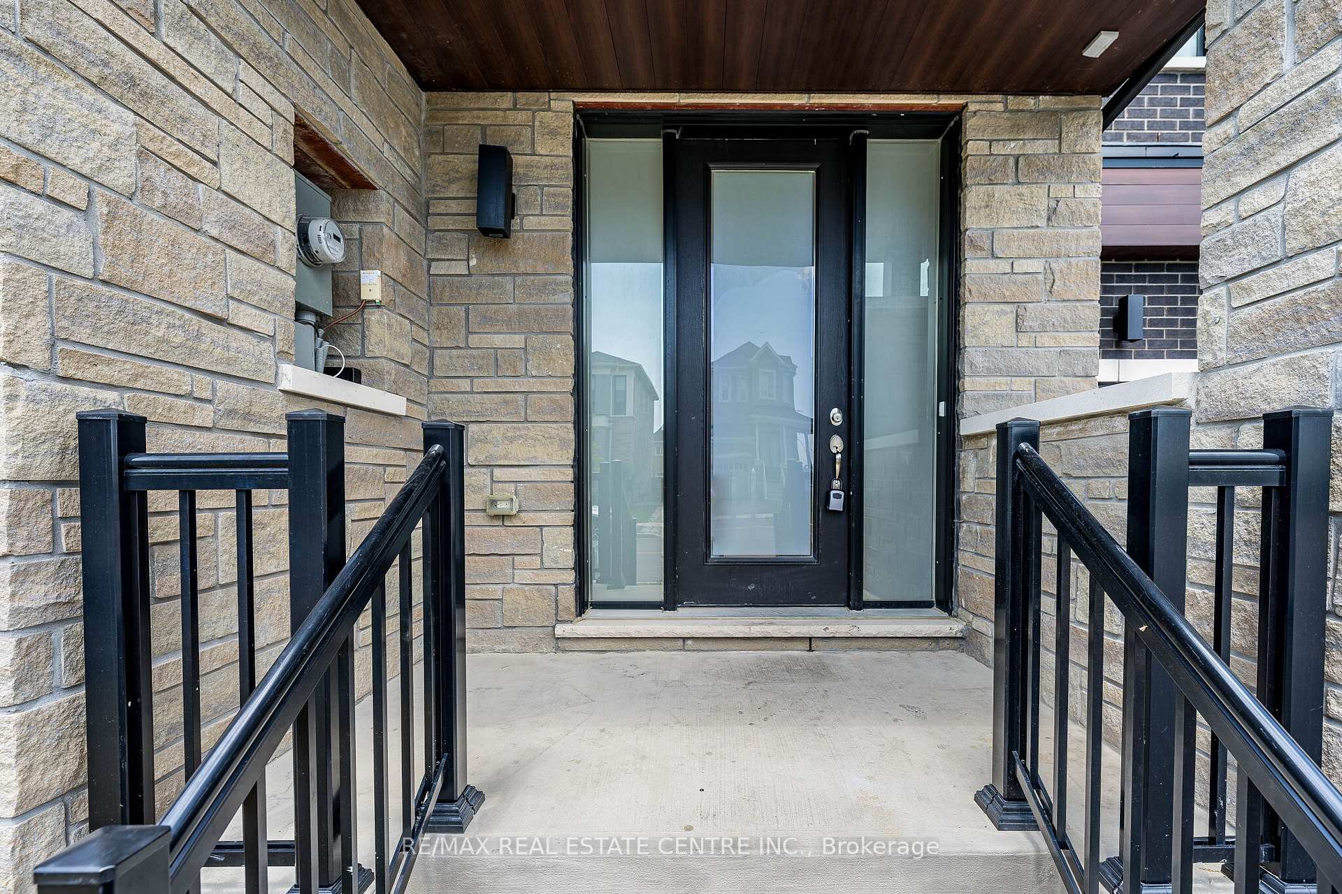 Photo 4 of 1062 Skyridge Boulevard, Pickering, Rural Pickering — HOMEH