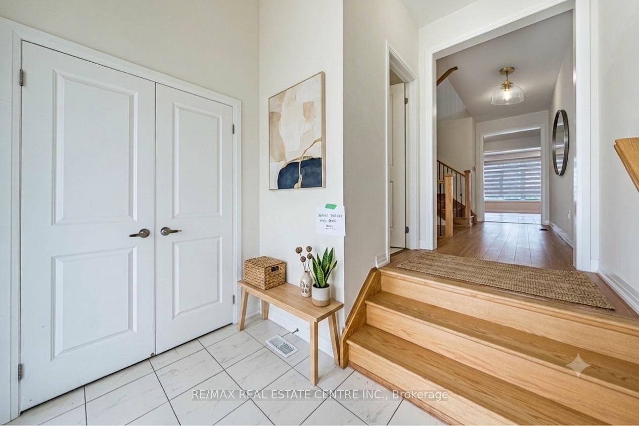 Photo 5 of 1062 Skyridge Boulevard, Pickering, Rural Pickering — HOMEH
