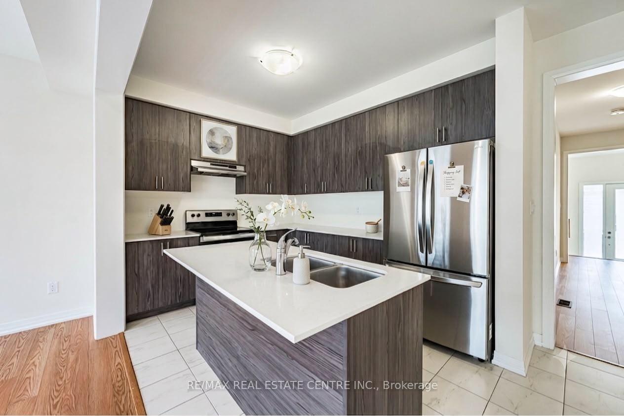 Photo 7 of 1062 Skyridge Boulevard, Pickering, Rural Pickering — HOMEH
